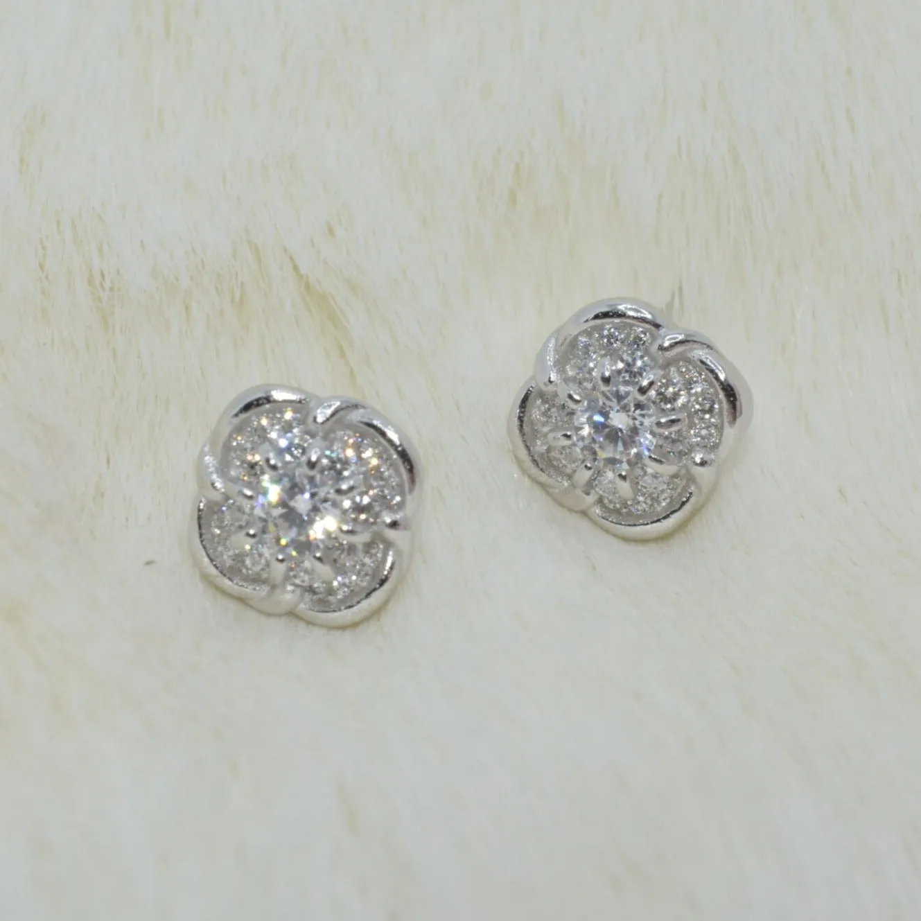 Shimmery Flower Earring