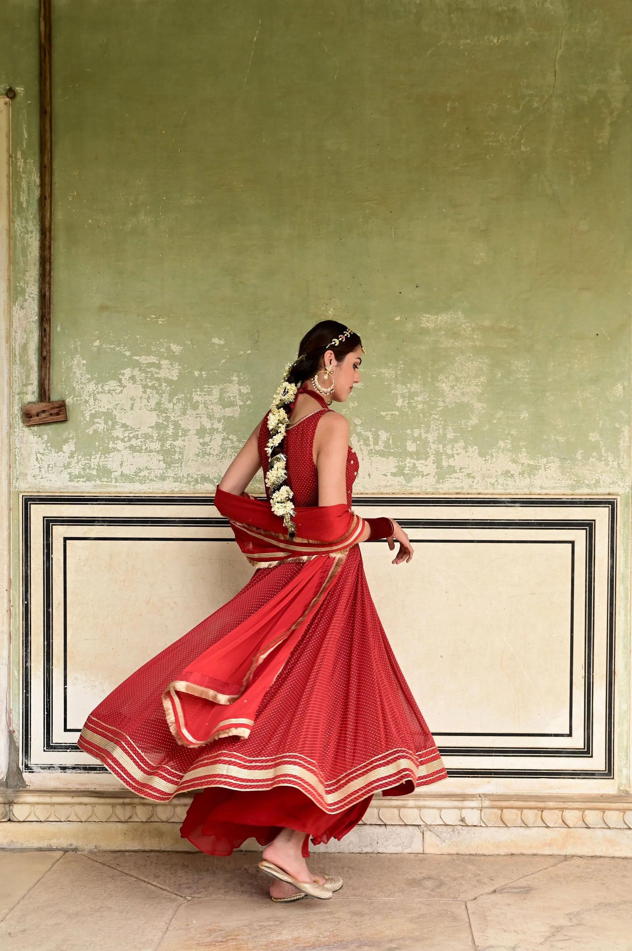 Sindhuri Zari With Sequin & Cutdana Work Kurta Set