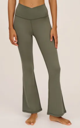 Wonderlink Madison Crossover V-Back Flared Pant
